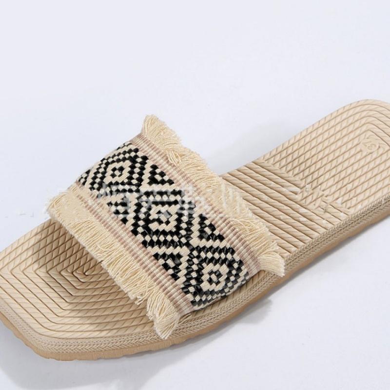 Flat bottomed tassel slippers for women