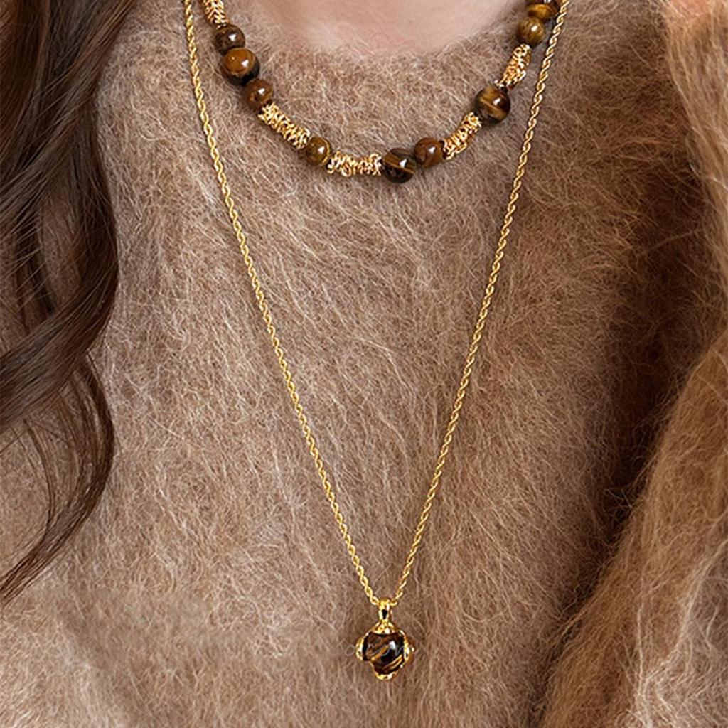 High-End Retro Tiger Eye Square Pendant Necklace - Stylish & Versatile Sweater Chain