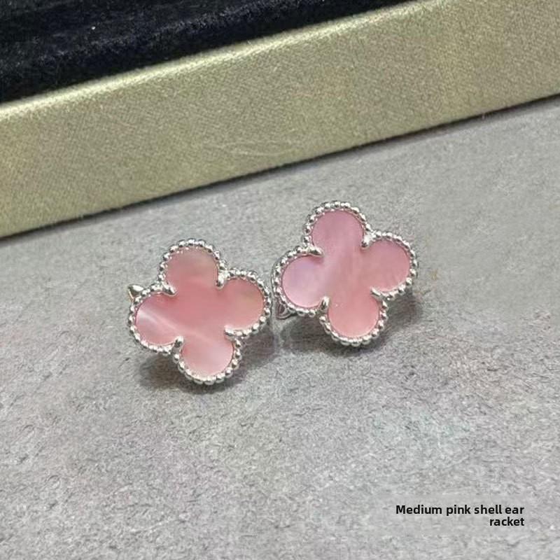 

Серьги-клевер с четырьмя лепестками из розового золота с сердоликом, версия премиум, для женщин. Серьги с изысканным белым перламутром, создающие ощущение высокого класса.