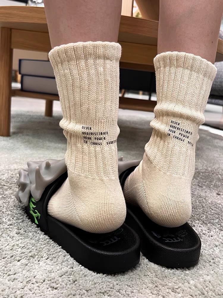 Trendige Marke Einfarbige Verdickte Handtuchsohle Sportsocken Mittellang Arbeitskleidung Retro Baumwollsocken Gestapelte Socken