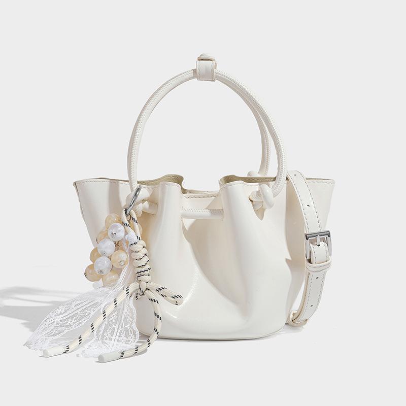 Foreign Order Niche Handheld Bucket Bag for Women 2025 New Simple Versatile Shoulder Bag Casual Commuter Crossbody Bag