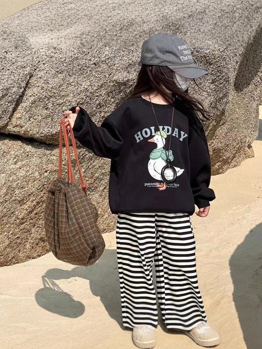 

Medium & Older Girls 2025 Korean-Style Two-Piece Set: Cartoon Hoodie & Striped Pants 140 cm