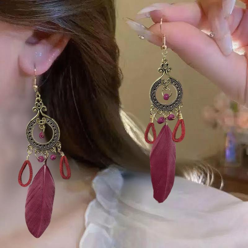Orecchini Etnici Bohemienne con Perline e Piume per Vacanze al Mare