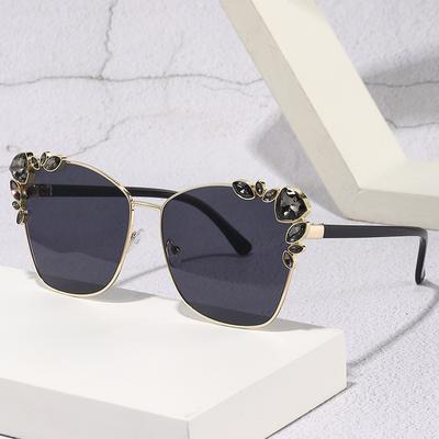 Nuovi Occhiali da Sole Moda Europea e Americana Personalizzati Occhio di Gatto con Diamanti Occhiali da Sole da Donna Retrò alla Moda Street Shot