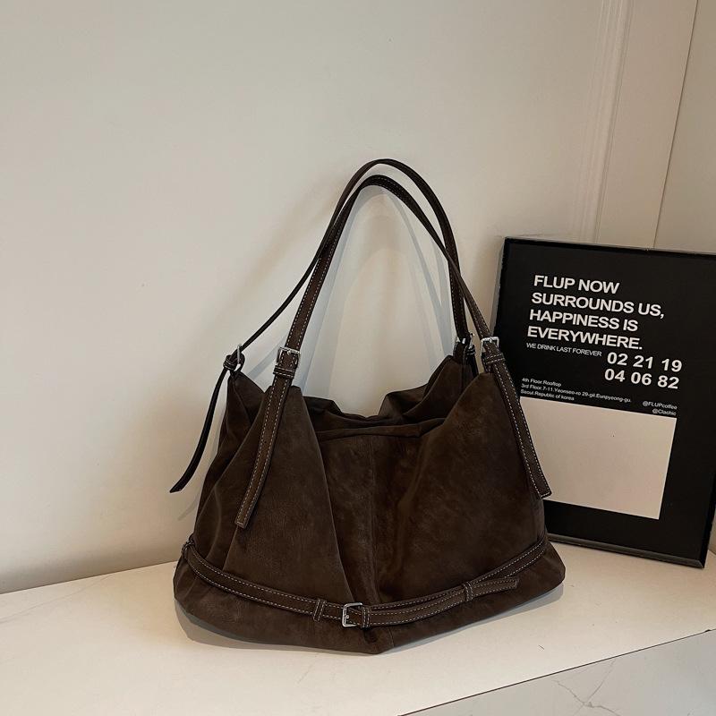 

Large capacity bag women s winter new fashion casual tote bag commuter crossbody bag shoulder bag темно-коричневого кольору