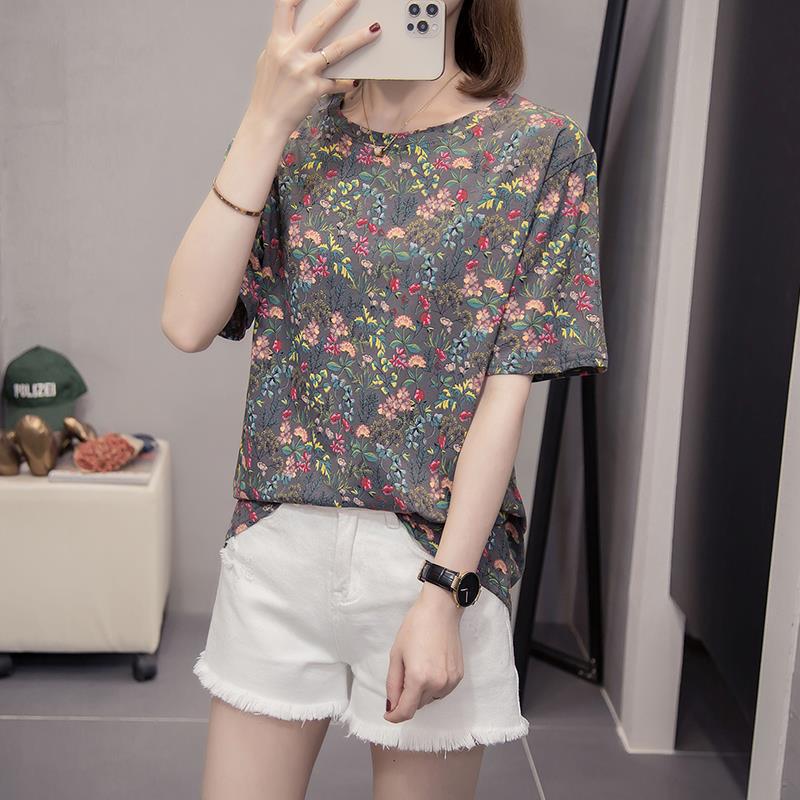 Women's Floral Short-Sleeve T-Shirt - Summer 2023 Slimming Loose Fit, Fashionable Age-Defying Top for Moms