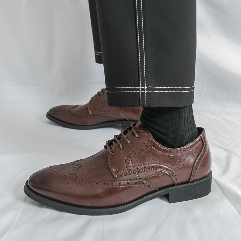 Brogue Business and casual men's leather shoes Comfortable daily style Fashion Party Flat gentleman's shoes Black Brown