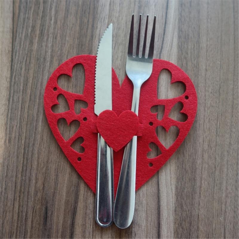 4pcs Nonwoven Cutlery Bag Pocket Valentines Day Heart Fork Knife Spoon Holder Kitchen Tableware Organizers Table Decor