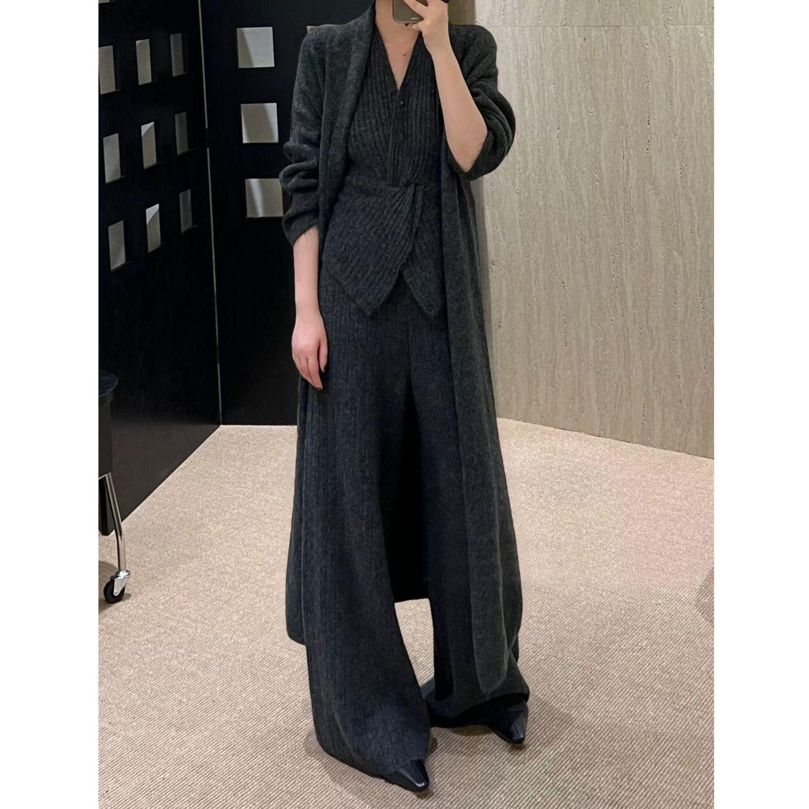 

Autumn Knitted Ensemble: Halter Vest, Wide-Leg Pants, and Long Cardigan L (for 120-135 catties)