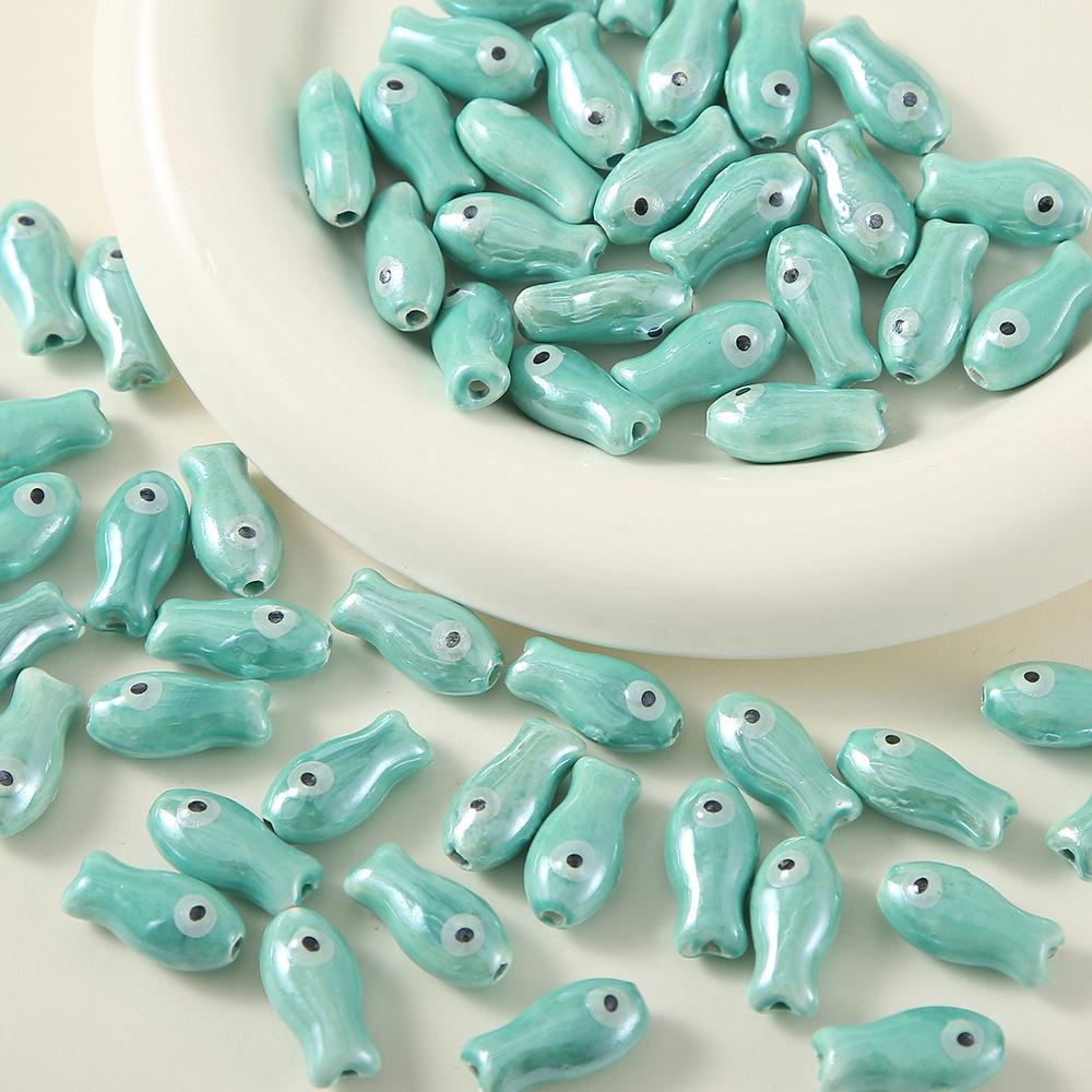 

2024 Расписанные вручную керамические милые бусины в виде рыбок для изготовления браслетов и серег своими руками 10x20mm (Price per piece)