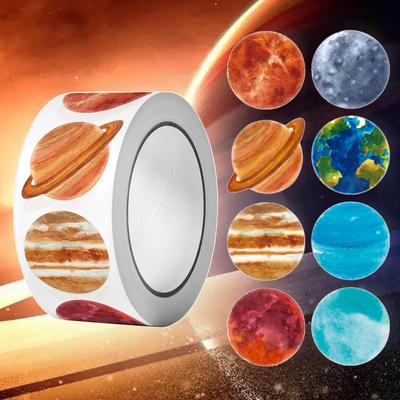 500 Piezas/Rollo Pegatinas de Planetas de Colores del Sistema Solar 2.5cm/1.0'' Aprendizaje de Conocimiento Espacial Adornos Regalos Tetera Teléfono Papelería Etiqueta