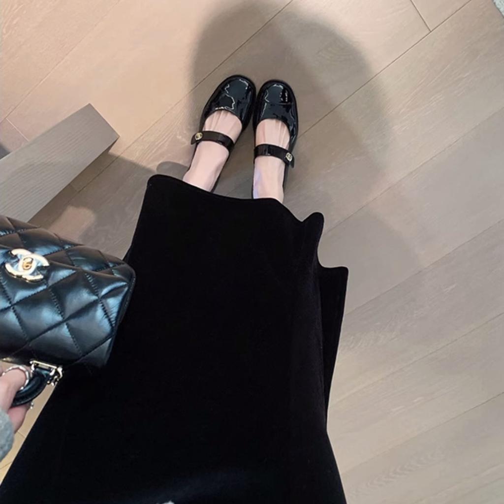 Xiaoxiangfeng Mary Jane Schuhe Damen Französische Ein-Wort-Schnalle Frühling Flachsohle Einzelne Schuhe Leichte Öffnung Dicker Absatz Kleine Lederschuhe Slipper Damen