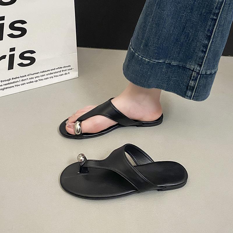 Flat bottom versatile, beautiful, beautiful, soft bottom metal toe beach cool slippers women's summer wear