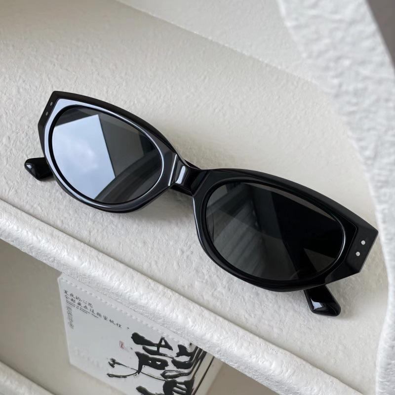 Xiaohongshu-inspired Cat-Eye Sunglasses: UV Protection, Face-Slimming Style for Men and Women