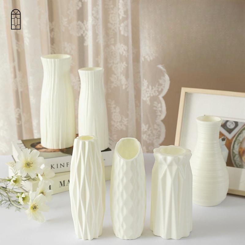 Plastic Flower Vase - A Small and Fresh One for The Living Room, with Anti-drop Function. Flower Arrangement Vase for Water Culture.