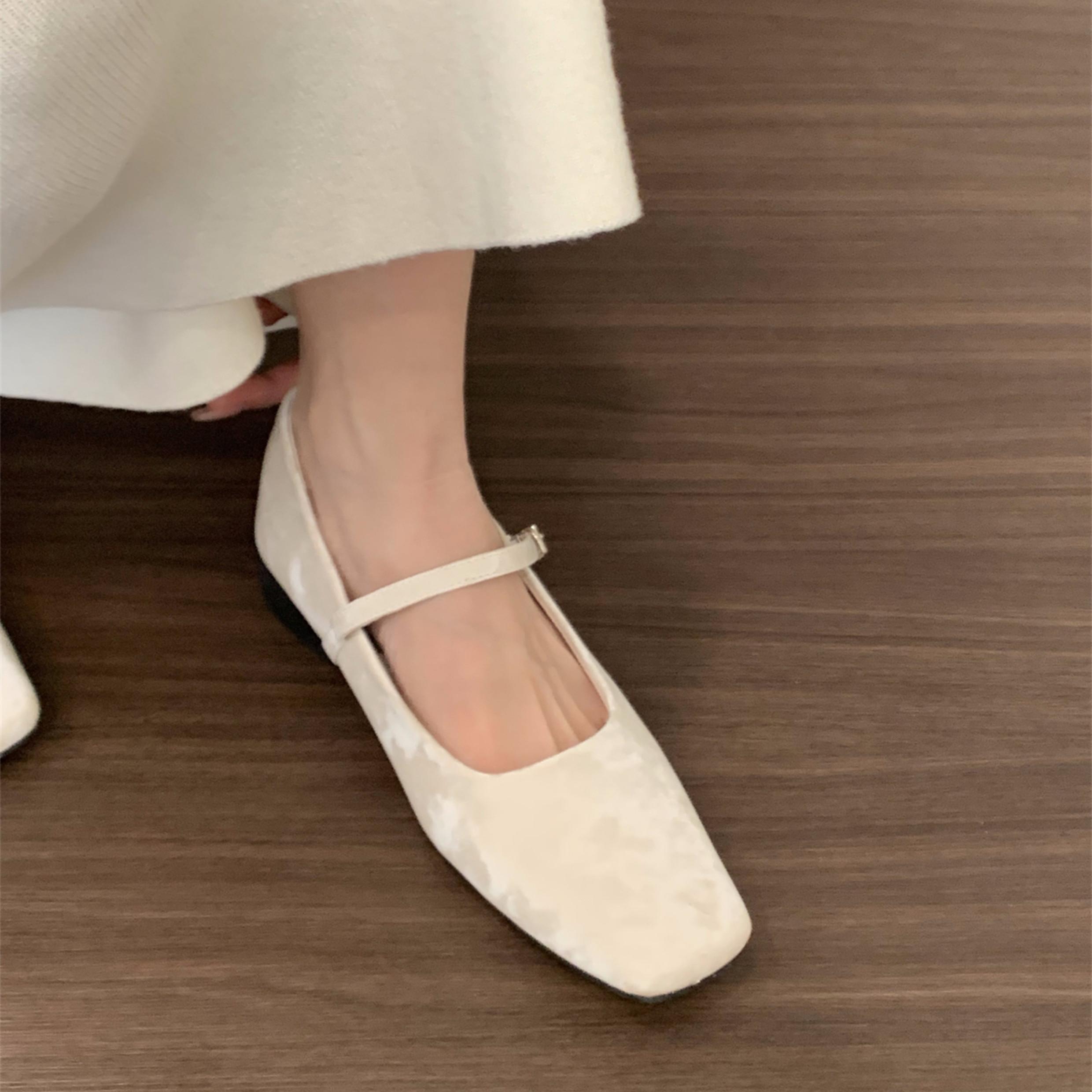 

Мода Bailamos 2025 Весна Женские Бархатные Балетки Женские Повседневные Платье Балетки Квадратный Носок Неглубокие Мягкие Туфли Балерины Классика Muj 39 слоновая кость