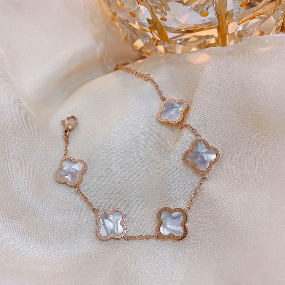 High-end Lucky Four-leaf Clover Bracelet Light Luxury High-end Temperament Hand Jewelry Fashion Design Jewelry