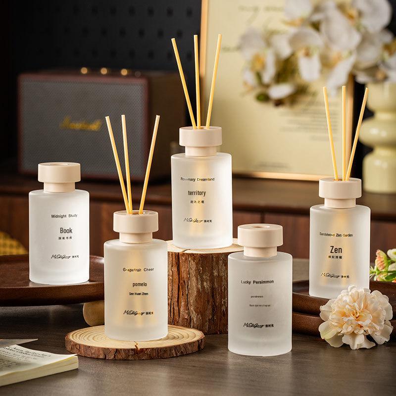 Rattan Aromatherapy Flameless Diffuser with Tea Scented Essential Oil - Long-lasting Indoor Fragrance Ornament, Ideal Birthday Gift.