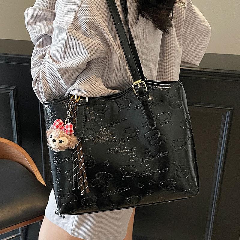 Spring and summer new casual Korean version cute embossed simple wind tote bag large capacity fashionable commuter shoulder women's bag