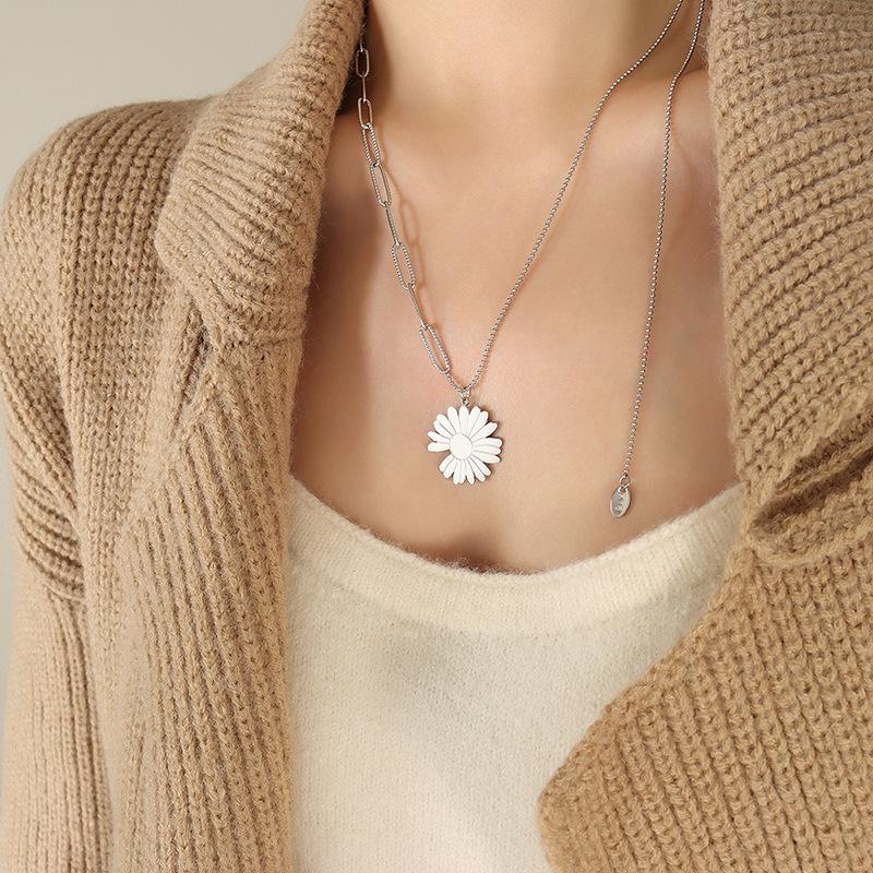 French Trendy Little Daisy Pull-Clasp Gold-Plated Sweater Chain Jewelry