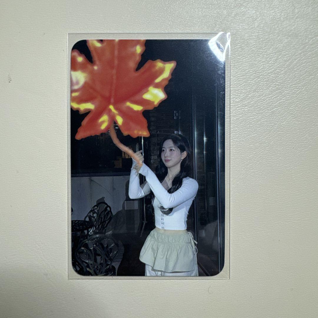 

[USED] NMIXX Hyewon STICKOUT MMT mmt face-to-face autumn leaves trading card