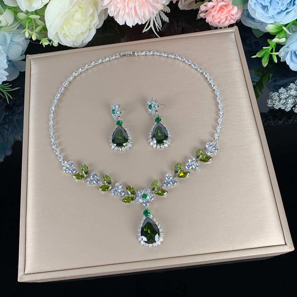 Heavy Industry Fashion Trend Zircon Earrings and Necklace ins Palace-style floral jewelry with a fresh and elegant clavicle chain