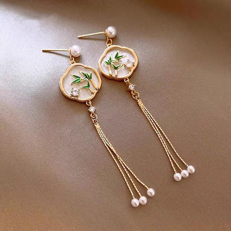 Retro New Chinese-style Green Bamboo Fringed Design Earrings Women's High-end Antique Cheongsam Accessories Horse Face Skirt Ear Jewelry