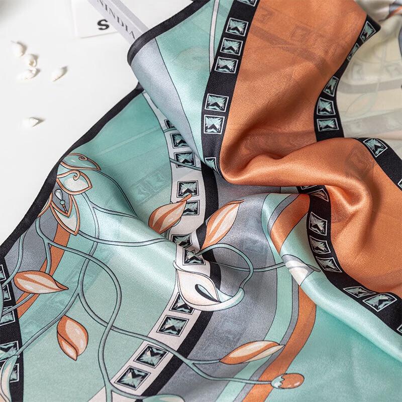 Hengyuanxiang Calla Lily Silk Scarf