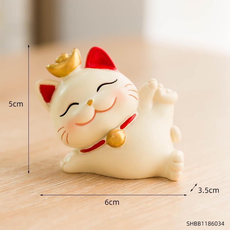 Resin Lucky Cat Ornaments Creative Animal Crafts Lovely Home Office Desktop Decoration Cute Gift for Children Bring Good Luck