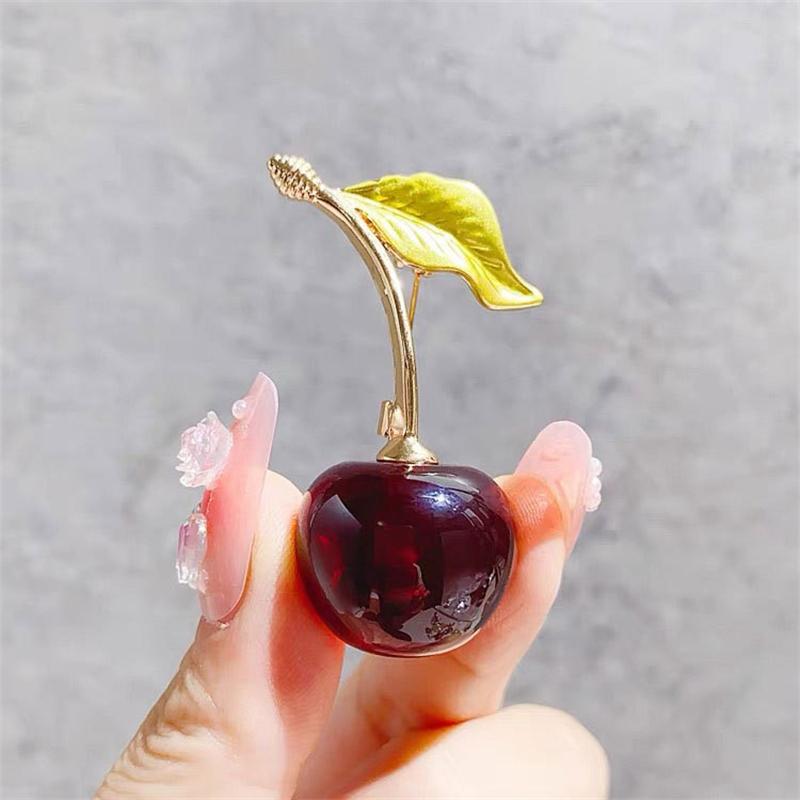 Small Fresh Sweet Red Cherry Brooch Pins for Women Fruit Cherries Lapel Pin Party Wedding Friends Corsage Jewelry Gifts
