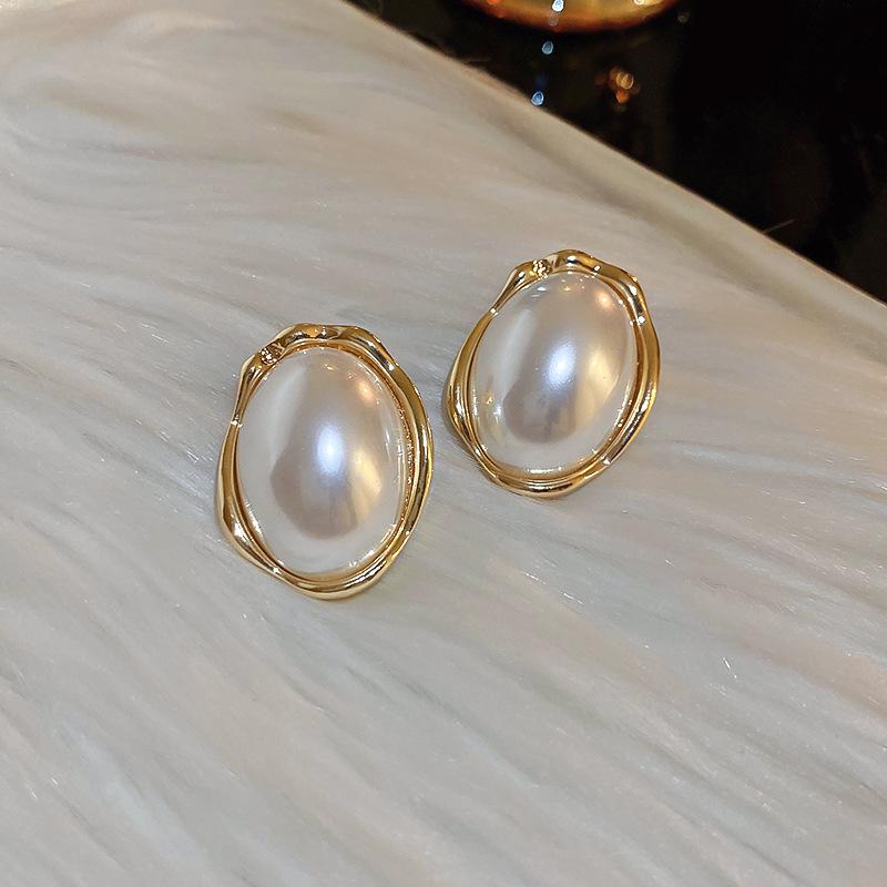 Boucles d'oreilles puces fleur perle rétro françaises haut de gamme - Élégantes, polyvalentes et à la mode pour femmes