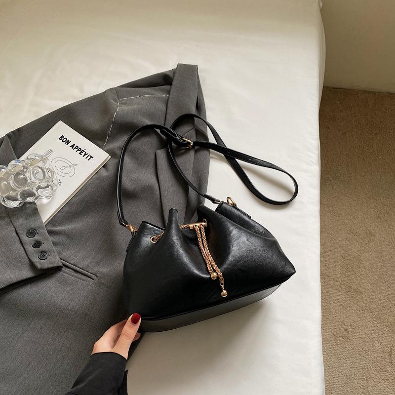 High-value Niche Chain Bucket Bag Women's Autumn and Winter New Retro Versatile Shoulder Messenger Bag