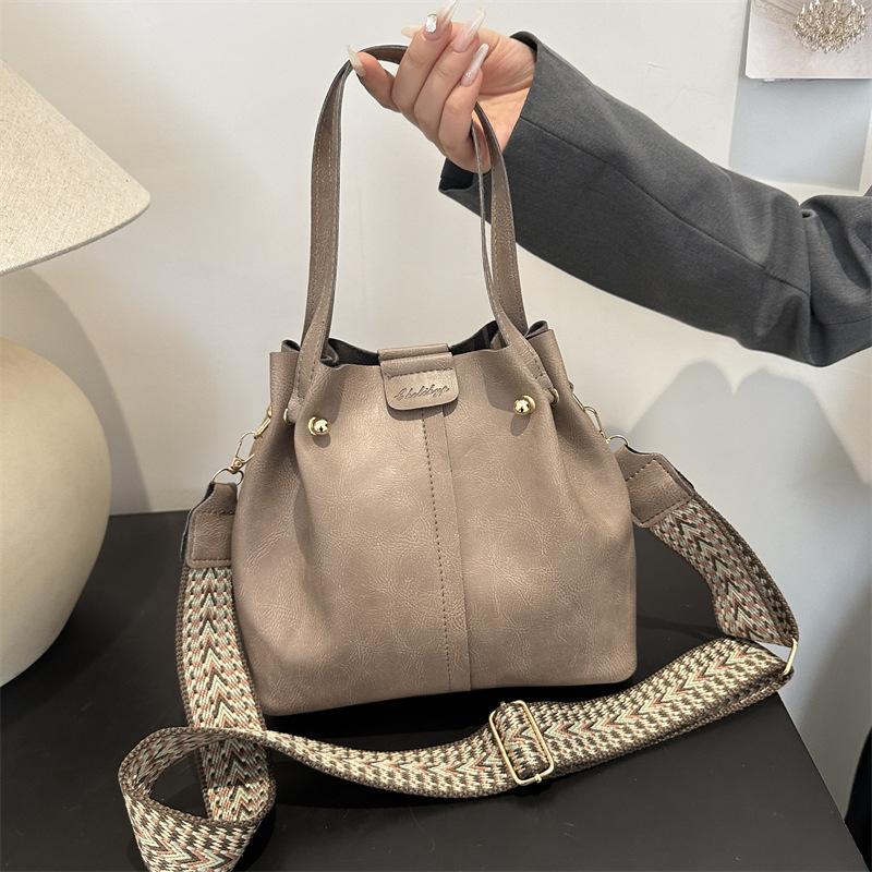 Retro premium bucket bag women's large-capacity new portable commuter versatile single shoulder oblique span bag