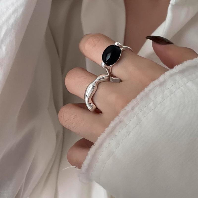 Trendy Black Adjustable Onyx Ring For Women Minimalist Chic Unique Geometric Style