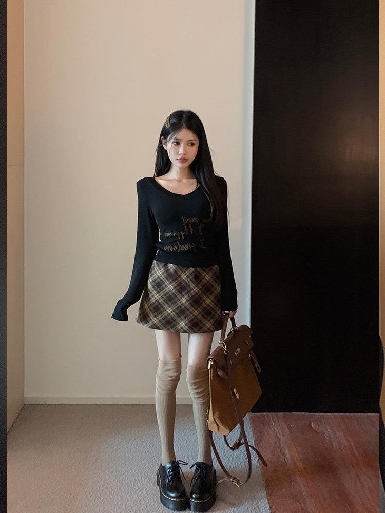 2025 Autumn Korean V-neck Long-sleeve Women's Letter Print Slim-fit T-shirt