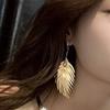 Fashion Feather Drop Earrings Elegant Metal Faux Pearl Dangling Earrings for Women Hypoallergenic Earrings for Daily Wear Party