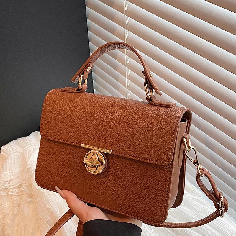 Portable small square bag autumn new fashion popular texture lock solid color casual shoulder messenger bag