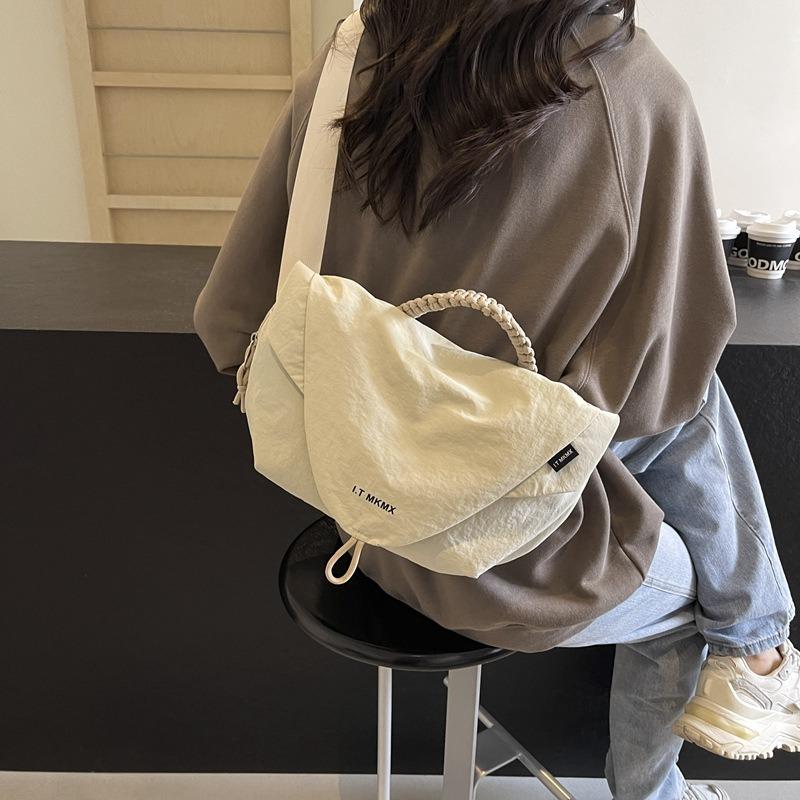 Niche Leisure Sports Messenger Bag Women's Light Handbag New Fitness Cycling Fanny Pack Nylon Dumpling Bag