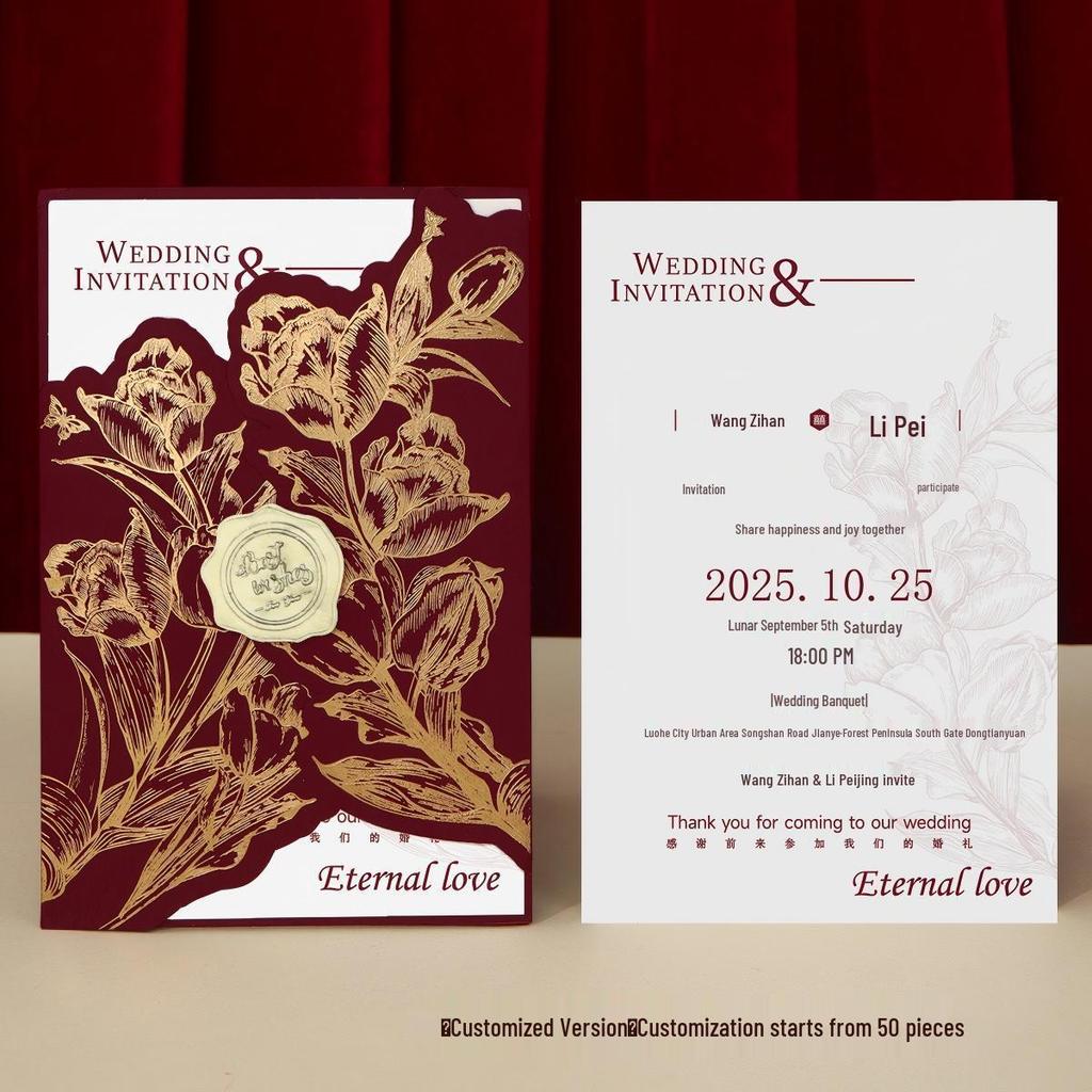 Hochzeitseinladung aus bordeauxrotem Samt mit Wachssiegel – Luxuriös und französisch inspiriert