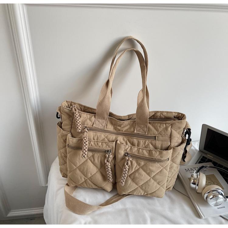 

Autumn and winter large-capacity down bag women s 2025 new Korean version of leisure commuter tote bag student versatile shoulder bag хаки