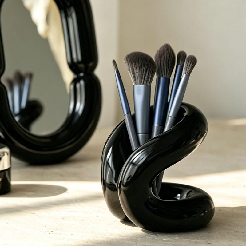 Knot Ceramic Makeup Brush Holder Modern Abstract S-Shape Cosmetic Organizer Decorative Vanity Cup for Brushes Lipsticks & Beauty Tools