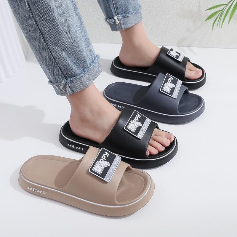New non-slip slippers are comfortable to wear outdoors at home, lightweight thick-bottomed cool slippers