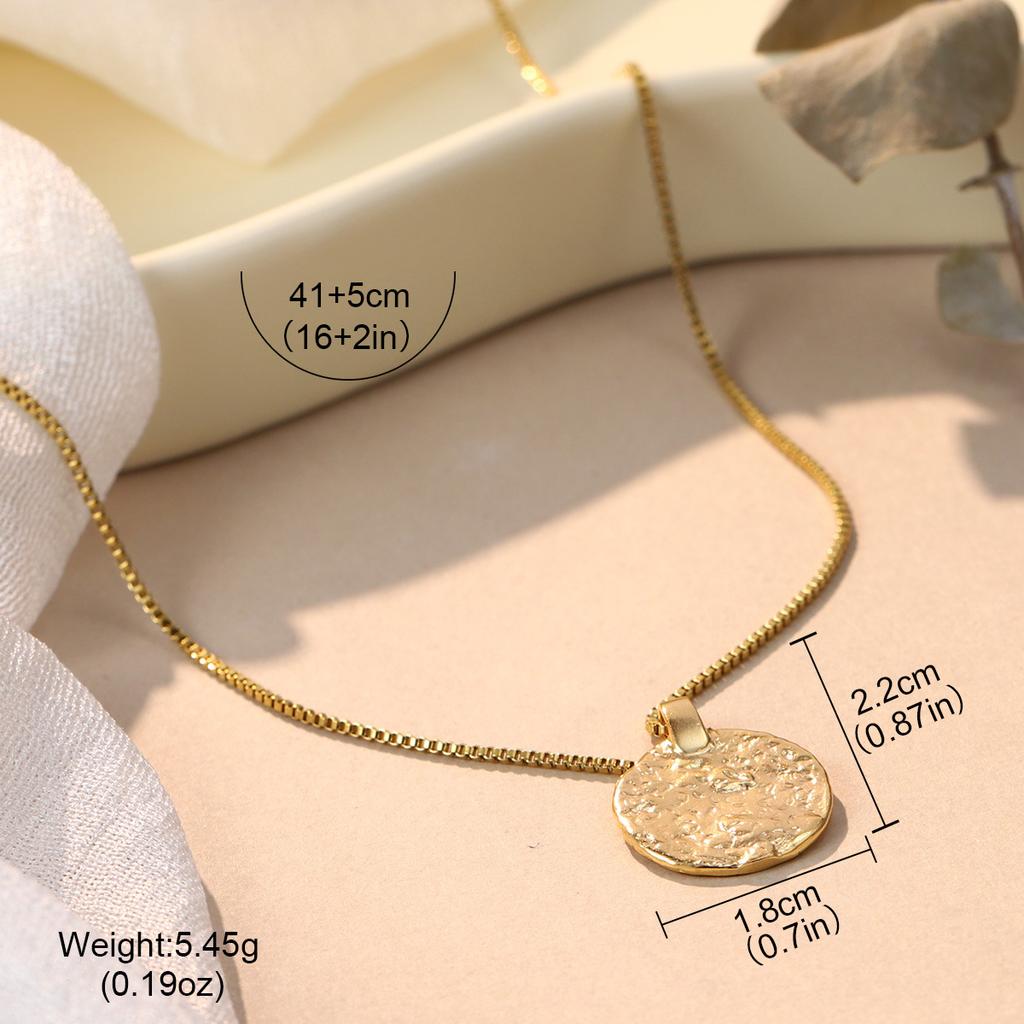 Niche pleated love necklace, simple irregular pendant, hand-closed fashion sweater chain design