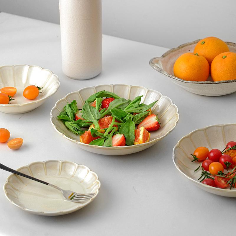 Japanese Retro White Glaze Ceramic Breakfast Plate - Creative and Simple Design for Cakes and More