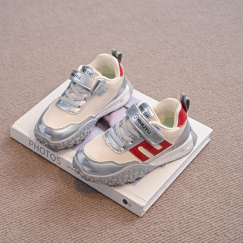 

Детские кроссовки 2025 весна и осень новые модные и удобные спортивные туфли для мальчиков, повседневная обувь на мягкой подошве для девочек в корейском стиле 30 серебряный