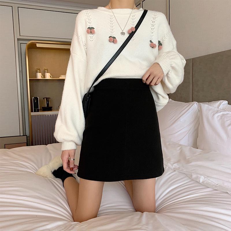 

Plus Size Off-White High-Waisted Corduroy Midi Skirt - A-Line, Hip-Hiding, Thickened for Autumn/Winter, INS Style, Slimming Hot Girl Skirt. 2XL