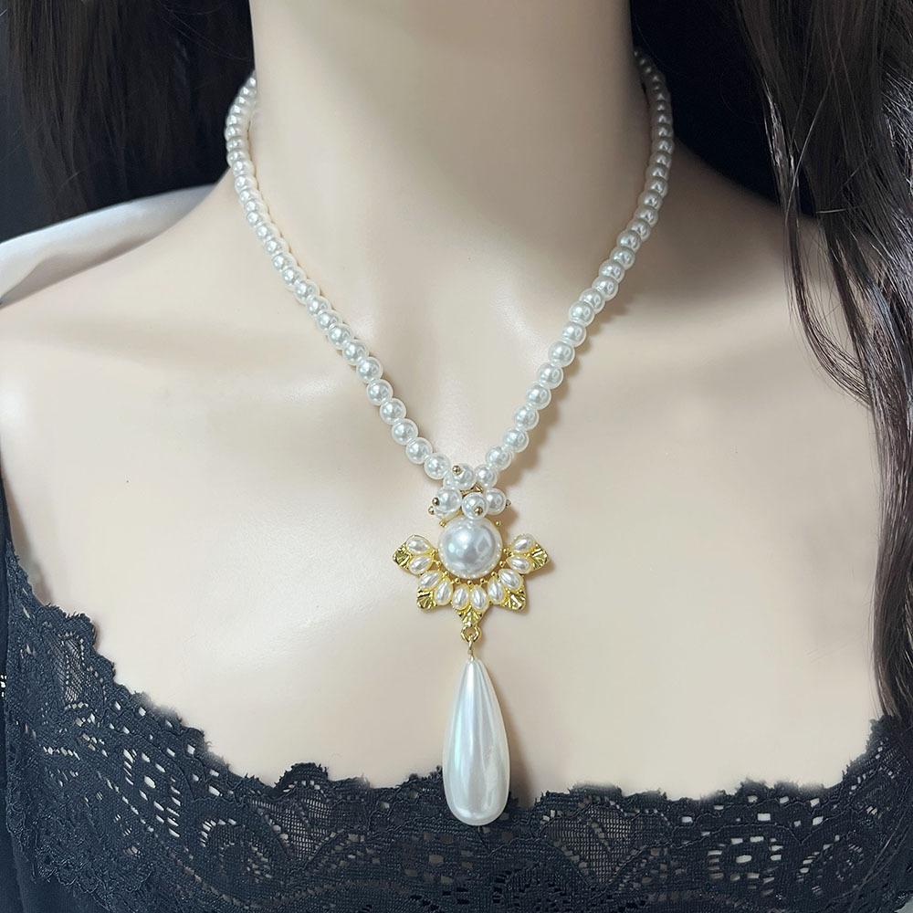 Light Luxury French Niche Retro New Design Imitation Shijia Pearl Necklace Earrings Set Chain