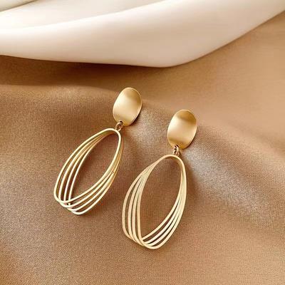 Trendy Koreaanse minimalistische statement clipoorbellen, elegante goudkleurige geometrische clipoorbellen zonder gaatjes voor vrouwen