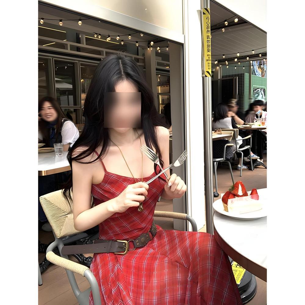 Retro red plaid suspender waist slimming long skirt dopamine island style vacation photo skirt
