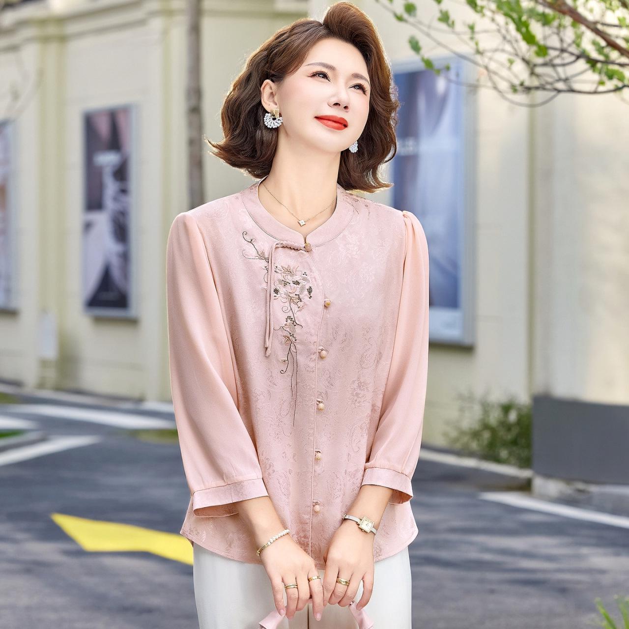 

Stylish Spring & Autumn Seven-Sleeve Embroidered Top for Middle-Aged and Elderly Women - New Chinese National Style Shirt 3XL for 120-130 jin рожевий